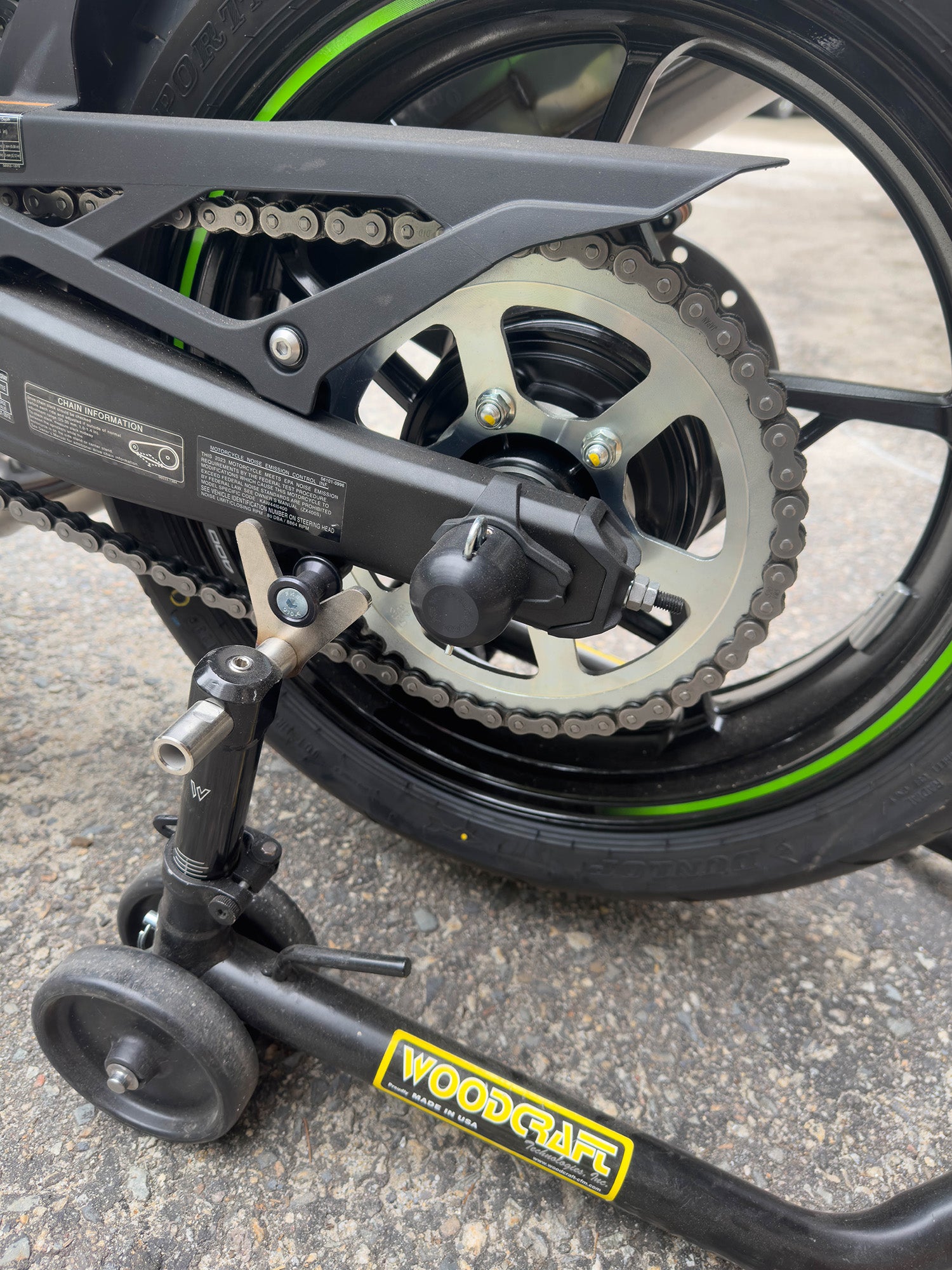 45-0137R_OnBike.jpg?v=1693595131
