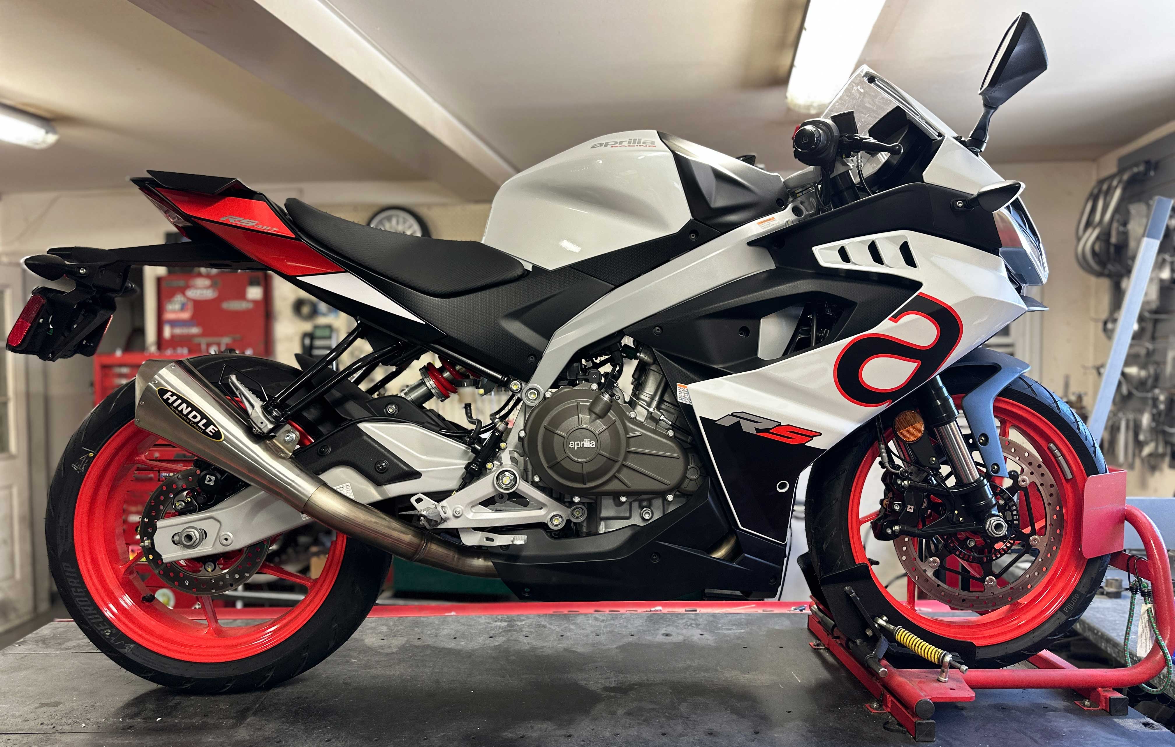 75-0760M_OnBike_7c9a55d8-3f14-